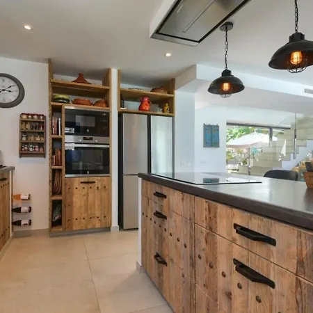 בית נופש Casa Para Grande Familias מארבלה