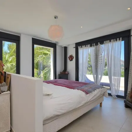 Casa Para Grande Familias * מארבלה